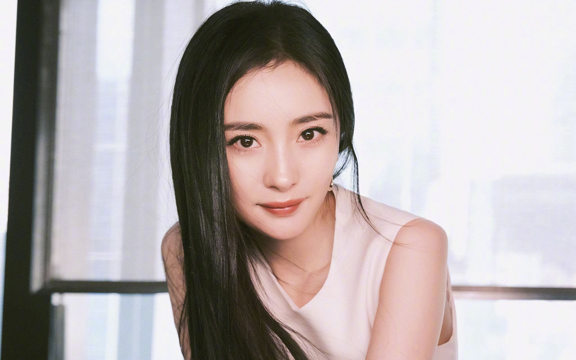 女篮教练团队加强国际交流合作，女篮球教练简介