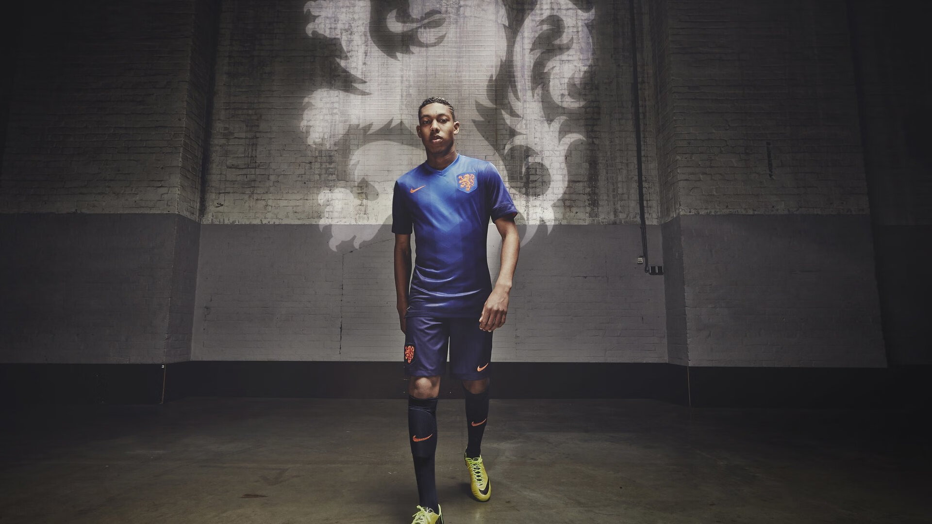 高压体系助力破对手出球节奏,高压击球动作