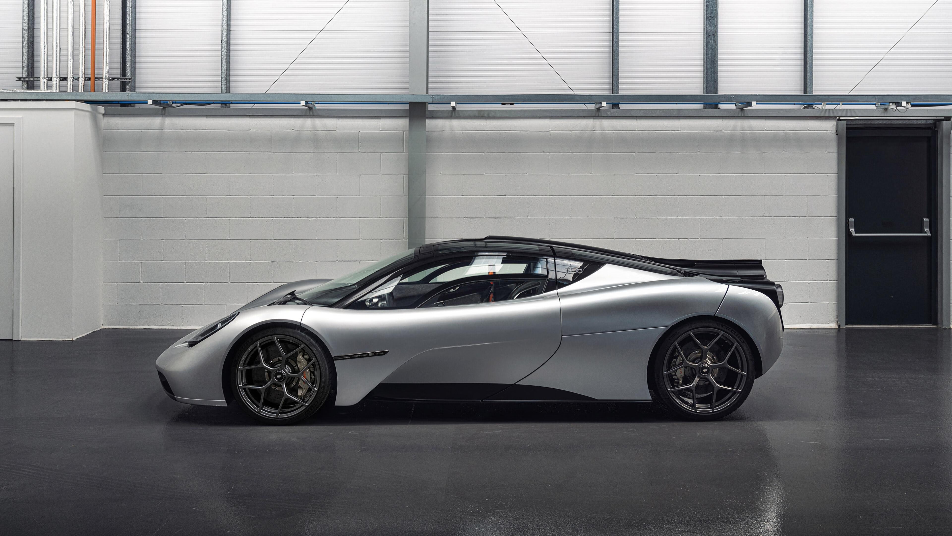 未来足球:场地融入AR球门、智能哨声,赛事更精彩,足球智能设备