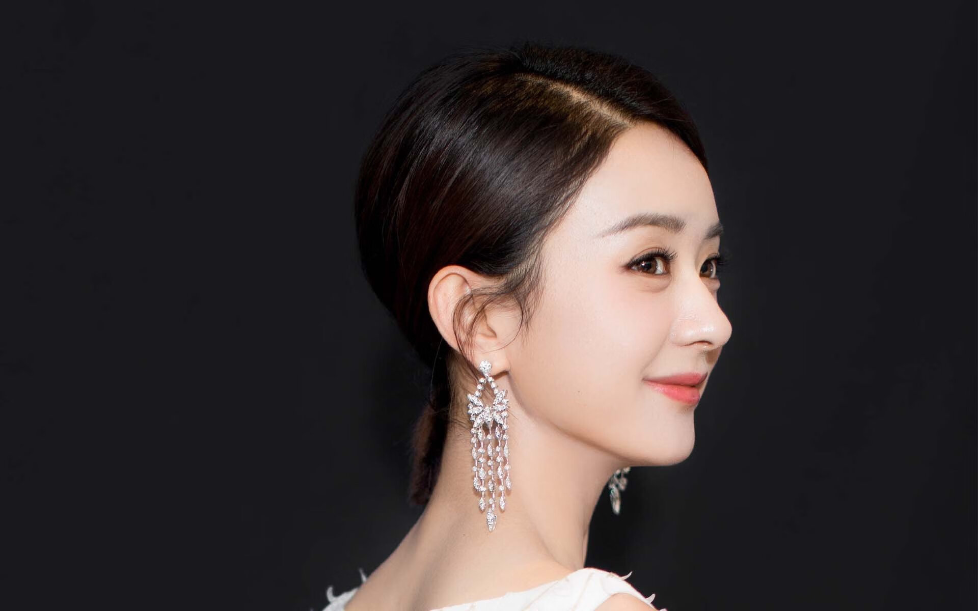 爱游戏-苏炳添发布自传记录奋斗故事，苏炳添励志故事简介